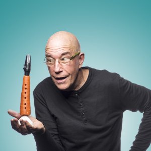 Linsey_Pollak_with_carrot